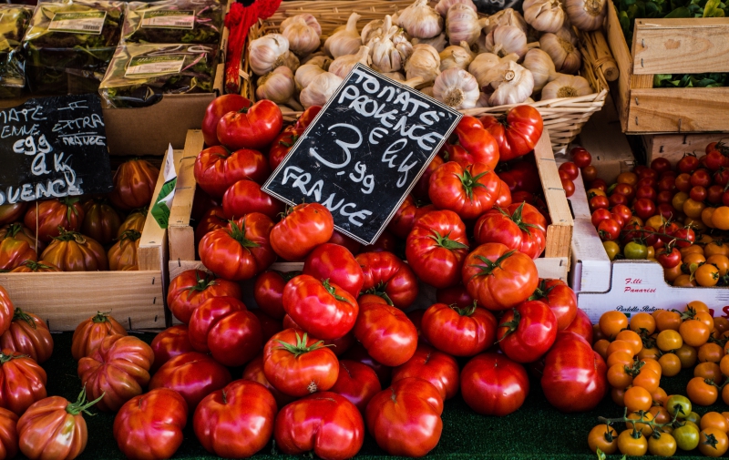 epicerie-VALLAURIS-min_tomatoes-4050245